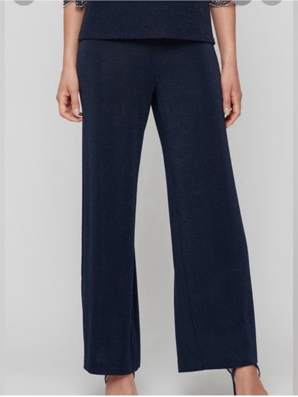 St. John Basic Trousers Santana knit in Navy Blue
Size 16